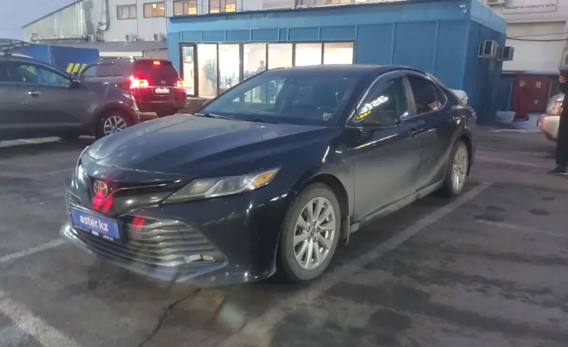 Toyota Camry 2018 года за 11 000 000 тг. в Алматы