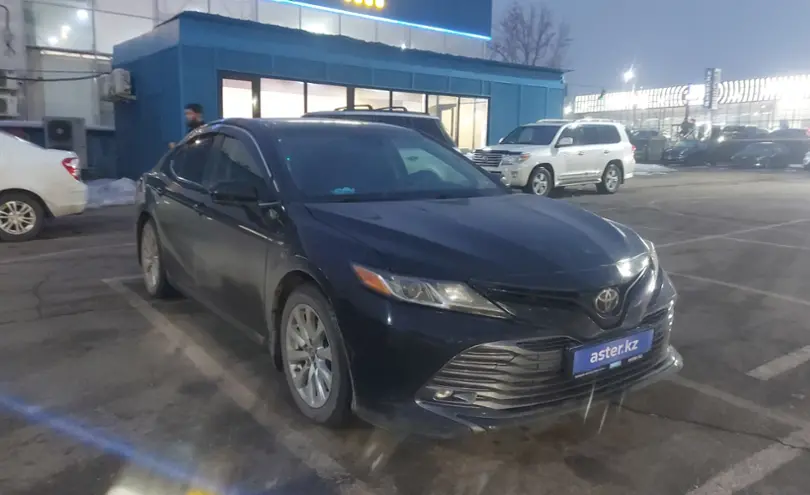 Toyota Camry 2018 года за 11 000 000 тг. в Алматы фото 2