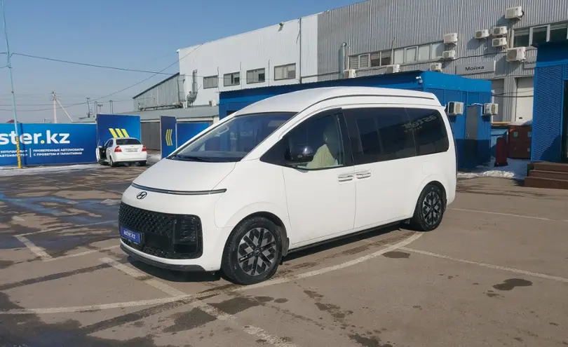 Hyundai Staria 2023 года за 40 000 000 тг. в Алматы