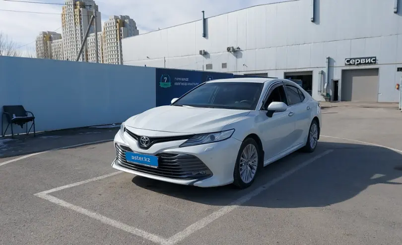 Toyota Camry 2019 года за 14 500 000 тг. в Шымкент