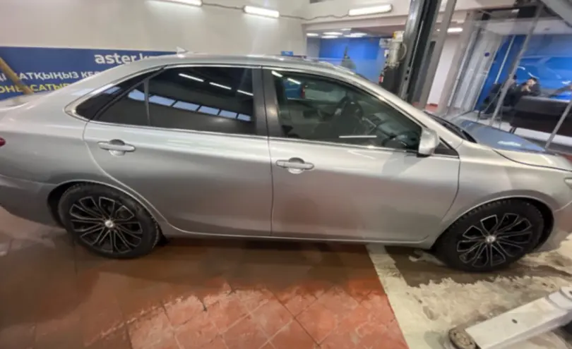 Toyota Camry 2016 года за 10 000 000 тг. в Астана фото 4