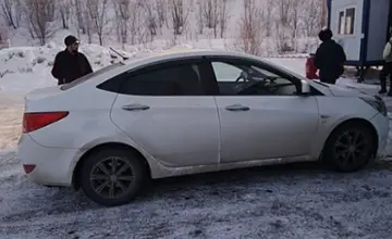 Hyundai Solaris 2014 года за 5 500 000 тг. в Усть-Каменогорск фото 4