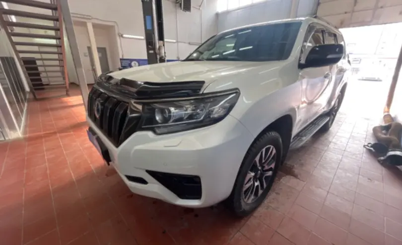 Toyota Land Cruiser Prado 2022 года за 35 000 000 тг. в Астана