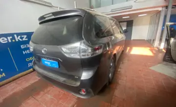 Toyota Sienna 2015 года за 13 500 000 тг. в Астана