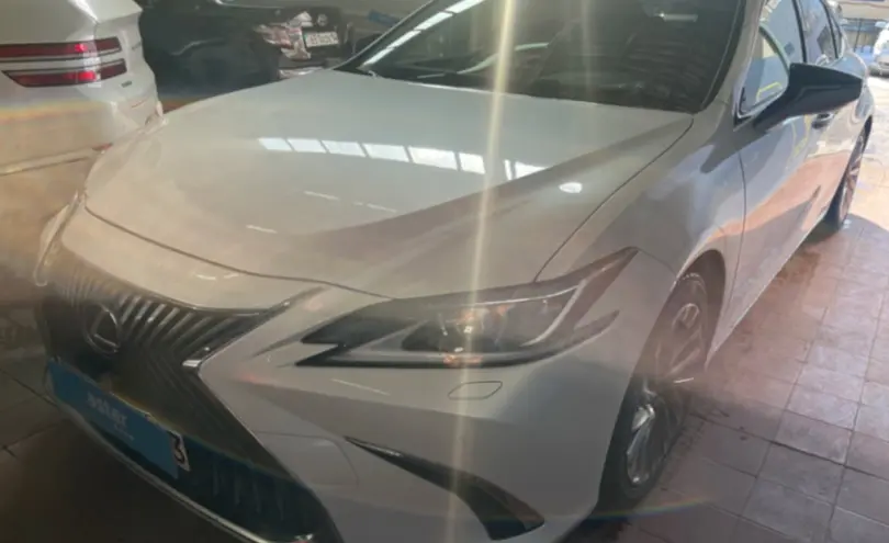 Lexus ES 2018 года за 18 000 000 тг. в Астана