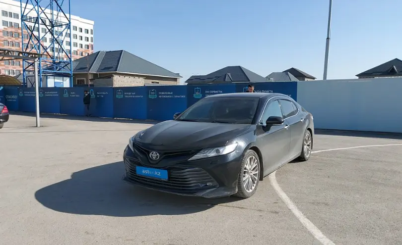 Toyota Camry 2018 года за 13 000 000 тг. в Шымкент