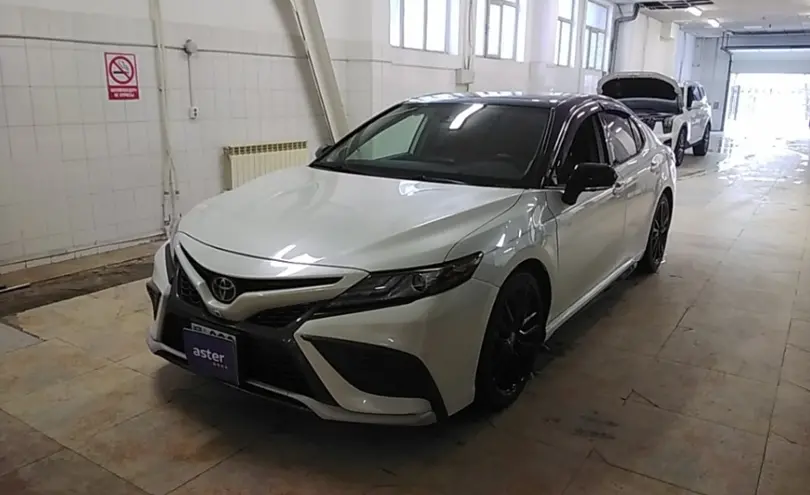 Toyota Camry 2022 года за 17 000 000 тг. в Актобе