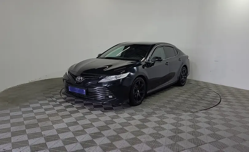 Toyota Camry 2018 года за 10 990 000 тг. в Алматы