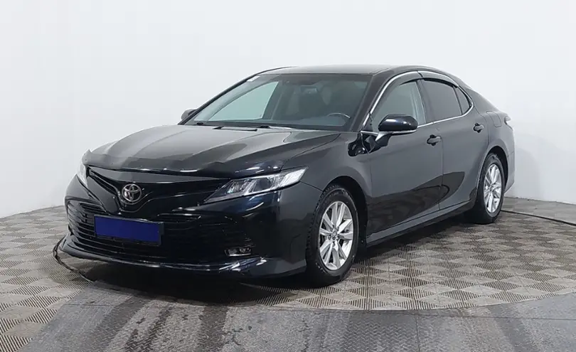 Toyota Camry 2018 года за 10 990 000 тг. в Астана