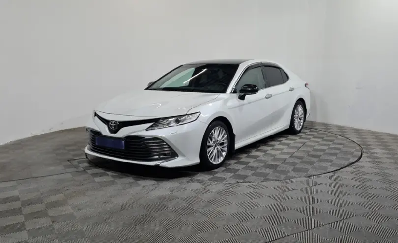 Toyota Camry 2019 года за 13 990 000 тг. в Алматы