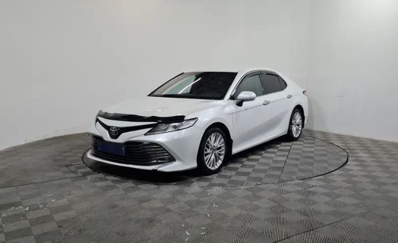 Toyota Camry 2018 года за 13 750 000 тг. в Алматы