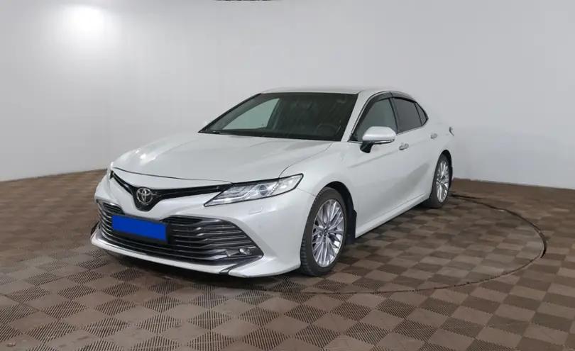 Toyota Camry 2019 года за 16 200 000 тг. в Шымкент