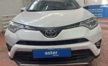 Toyota RAV4 2019 года за 11 000 000 тг. в Астана фото 2