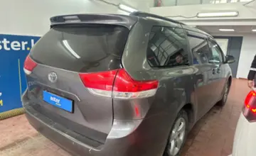 Toyota Sienna 2010 года за 12 000 000 тг. в Астана