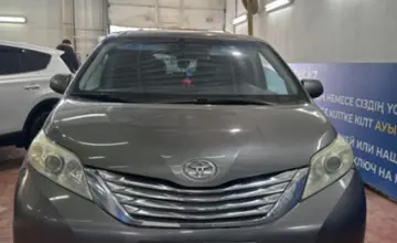 Toyota Sienna 2010 года за 12 000 000 тг. в Астана фото 2