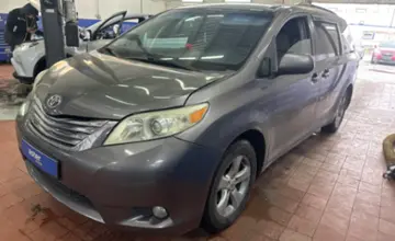 Toyota Sienna 2010 года за 12 000 000 тг. в Астана фото 1