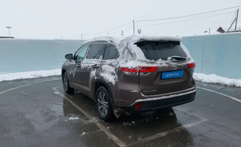Toyota Highlander 2018 года за 19 000 000 тг. в Шымкент фото 4