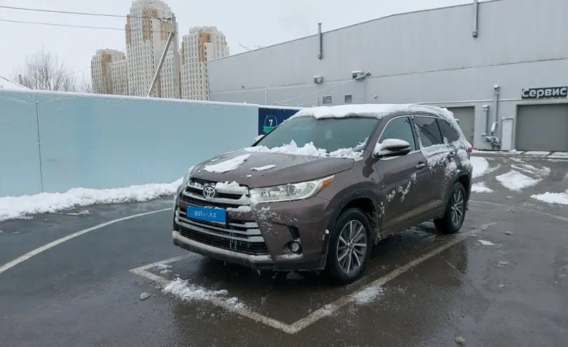 Toyota Highlander 2018 года за 19 000 000 тг. в Шымкент