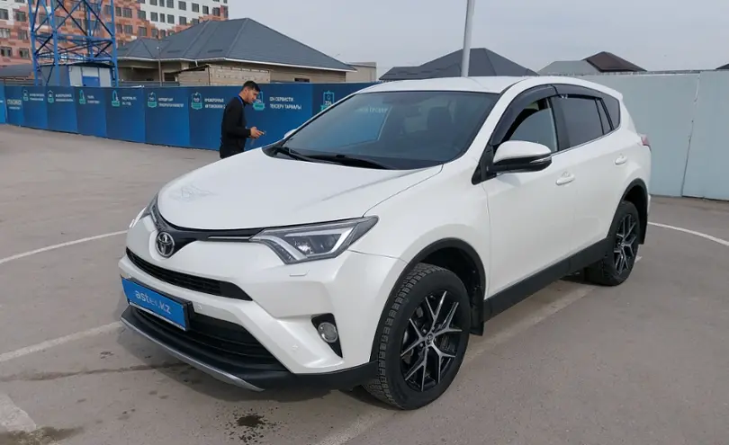 Toyota RAV4 2018 года за 13 700 000 тг. в Шымкент