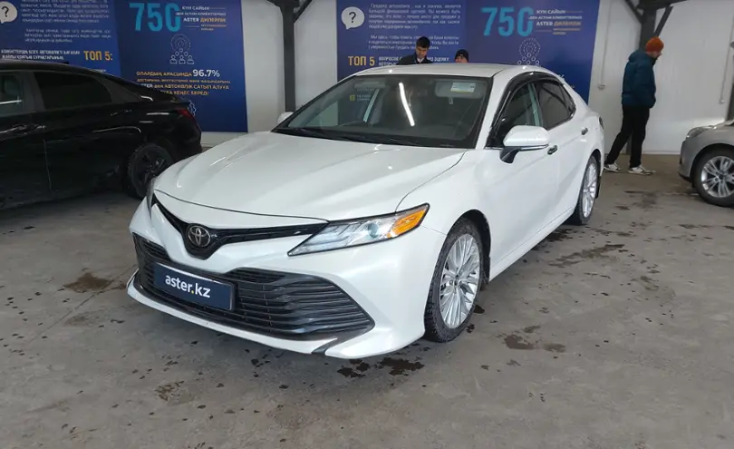 Toyota Camry 2018 года за 12 800 000 тг. в Астана