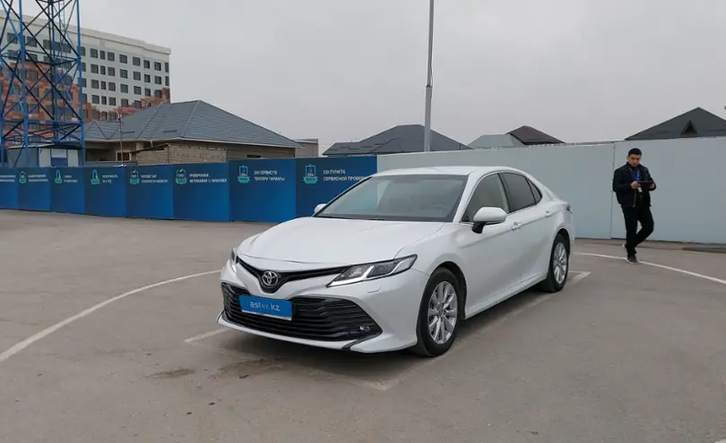 Toyota Camry 2017 года за 13 500 000 тг. в Шымкент