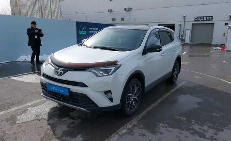 Toyota RAV4 2018 года за 14 500 000 тг. в Шымкент