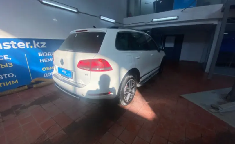 Volkswagen Touareg 2012 года за 7 800 000 тг. в Астана фото 5