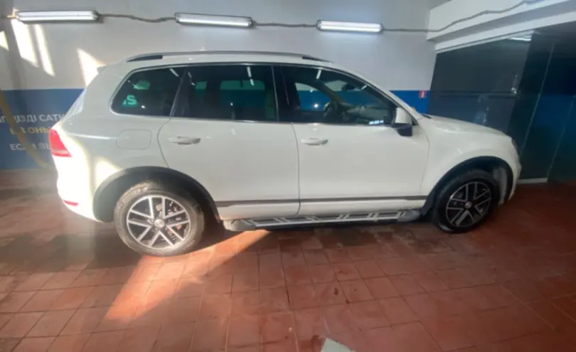 Volkswagen Touareg 2012 года за 7 800 000 тг. в Астана фото 4