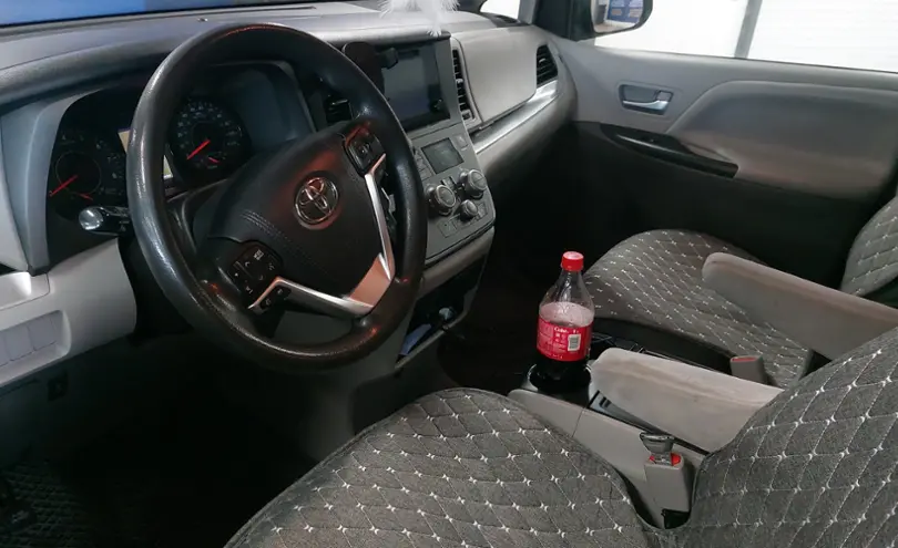 Toyota Sienna 2016 года за 14 000 000 тг. в Астана фото 5