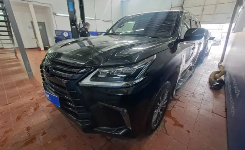 Lexus LX 2016 года за 45 000 000 тг. в Астана