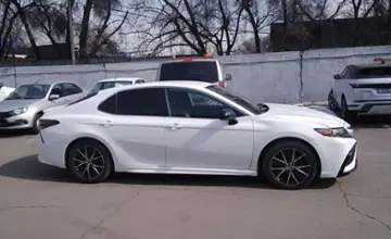 Toyota Camry 2021 года за 14 000 000 тг. в Алматы фото 4