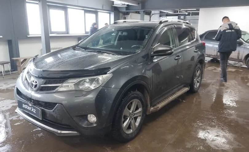 Toyota RAV4 2015 года за 9 700 000 тг. в Астана