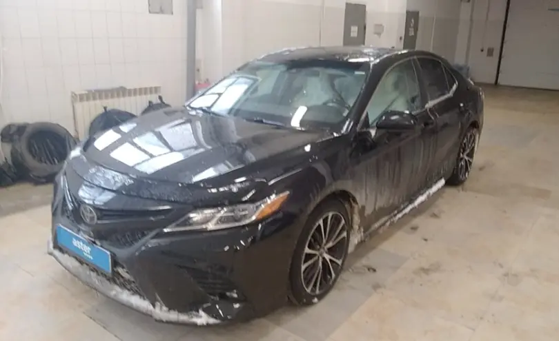 Toyota Camry 2019 года за 13 000 000 тг. в Актобе