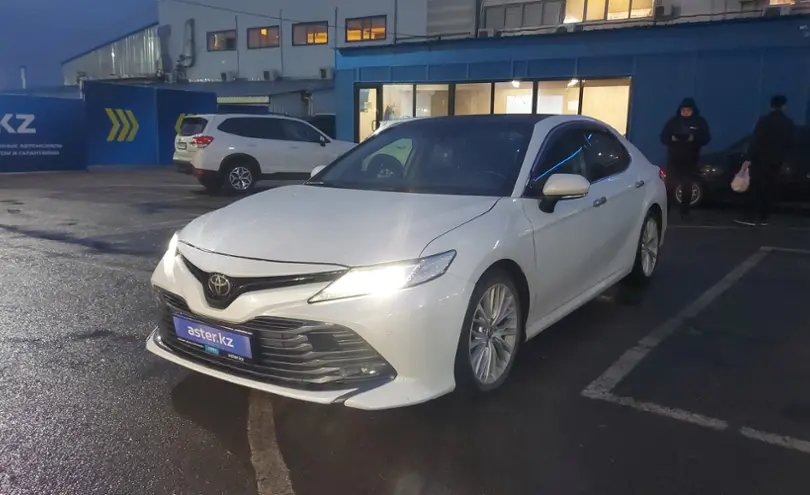 Toyota Camry 2019 года за 14 000 000 тг. в Алматы