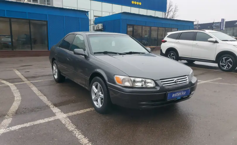 Toyota Camry 2000 года за 3 500 000 тг. в Алматы фото 2