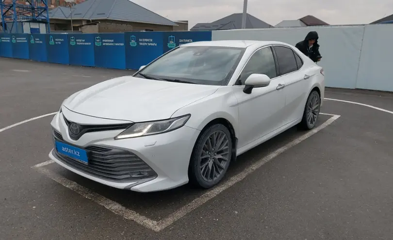 Toyota Camry 2018 года за 15 000 000 тг. в Шымкент