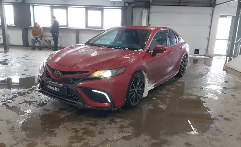 Toyota Camry 2021 года за 12 500 000 тг. в Астана