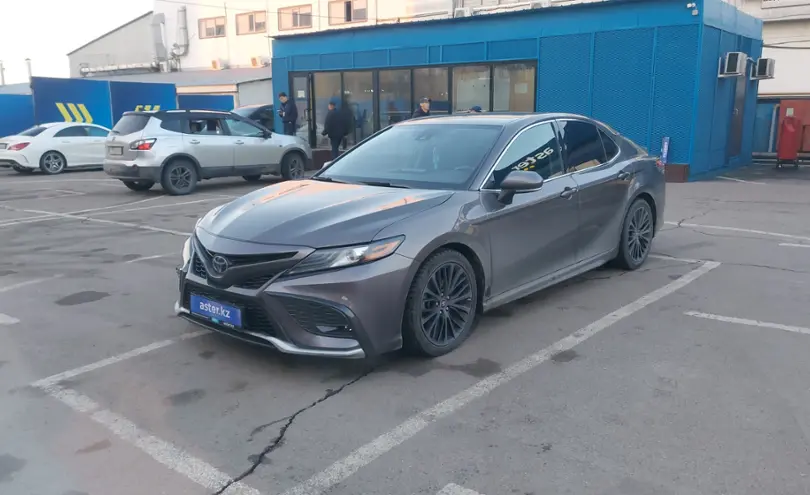 Toyota Camry 2020 года за 14 000 000 тг. в Алматы