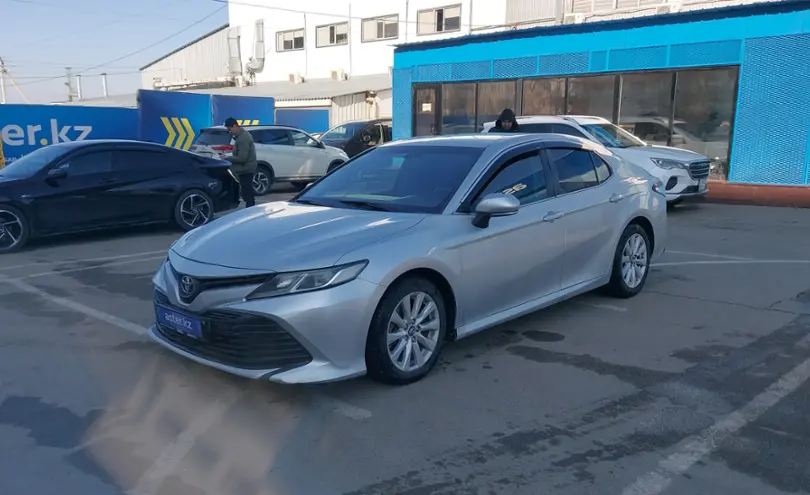 Toyota Camry 2018 года за 10 500 000 тг. в Алматы