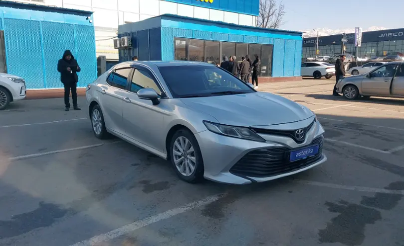 Toyota Camry 2018 года за 10 500 000 тг. в Алматы фото 2