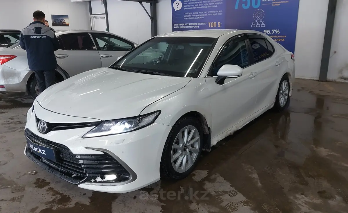 Toyota Camry 2021 года за 13 000 000 тг. в Астана