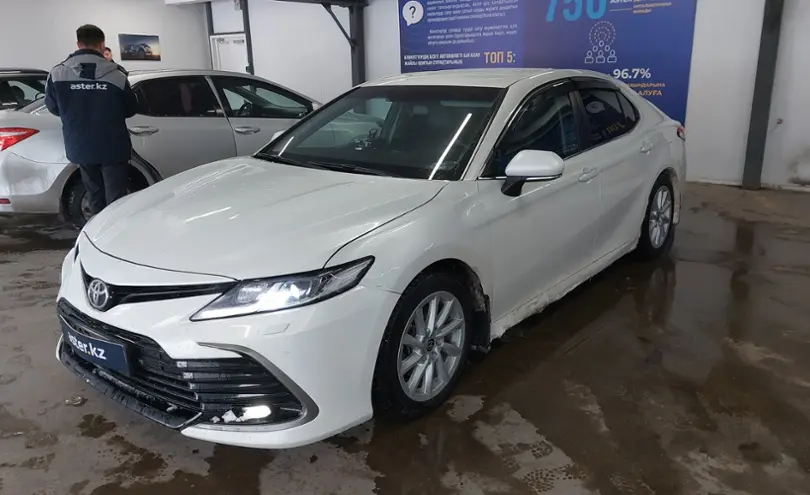 Toyota Camry 2021 года за 13 000 000 тг. в Астана