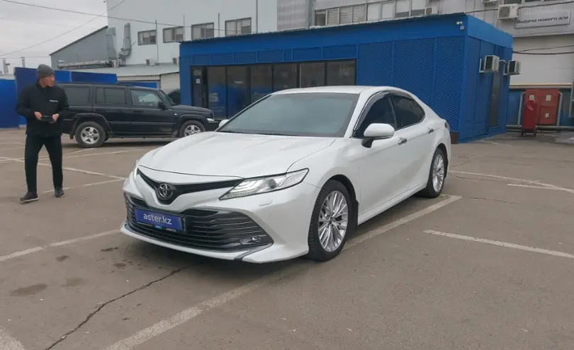 Toyota Camry 2019 года за 15 000 000 тг. в Алматы