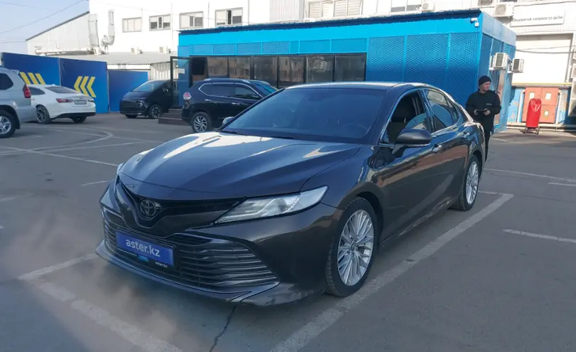 Toyota Camry 2018 года за 14 000 000 тг. в Алматы