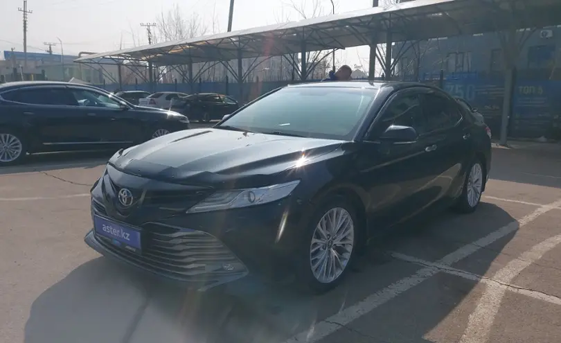 Toyota Camry 2018 года за 13 000 000 тг. в Алматы