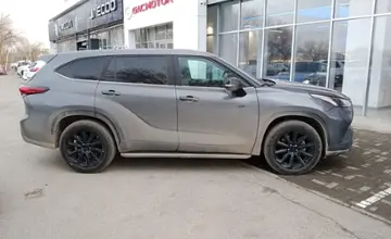 Toyota Highlander 2023 года за 23 500 000 тг. в Актобе фото 4