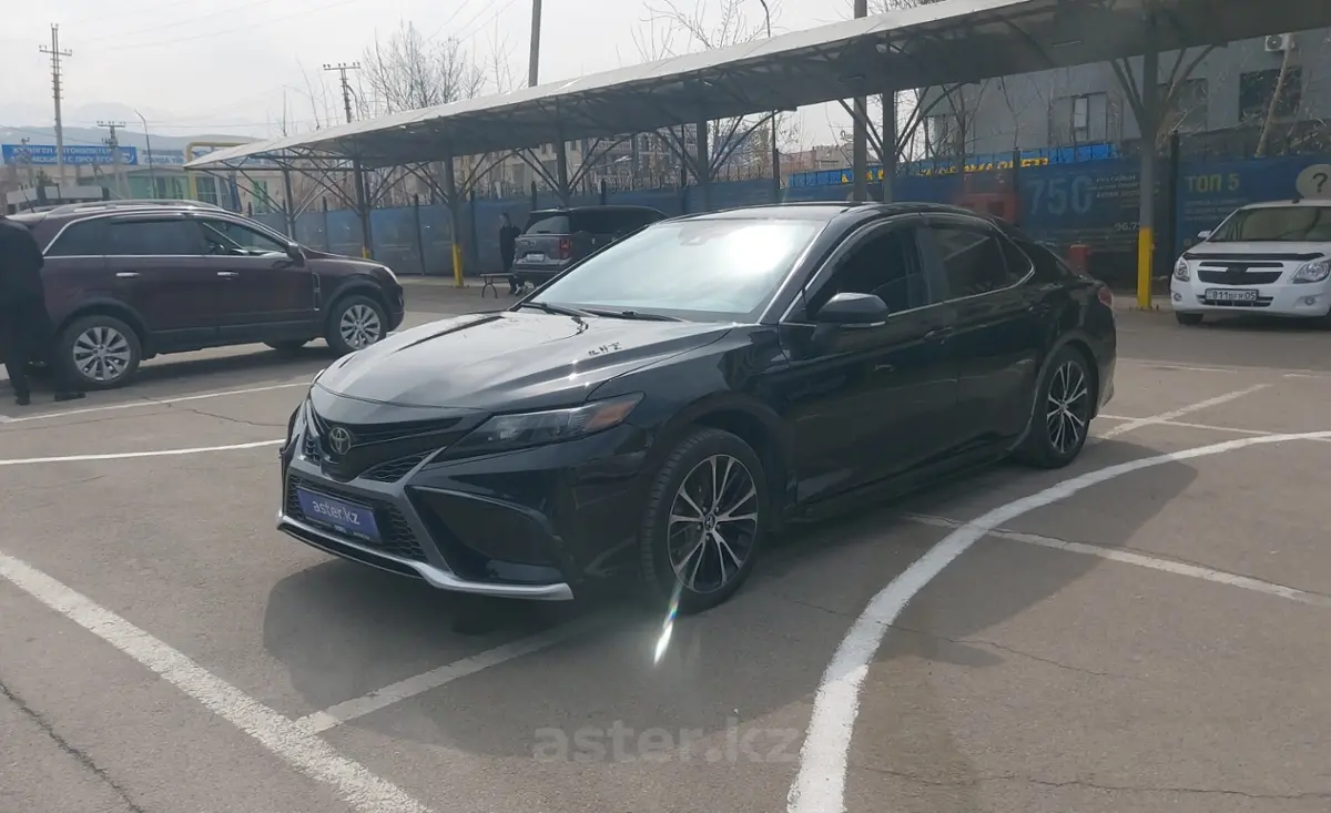 Toyota Camry 2019 года за 11 000 000 тг. в Алматы