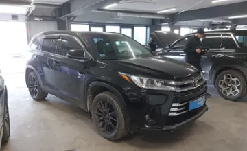 Toyota Highlander 2019 года за 18 000 000 тг. в Астана фото 2