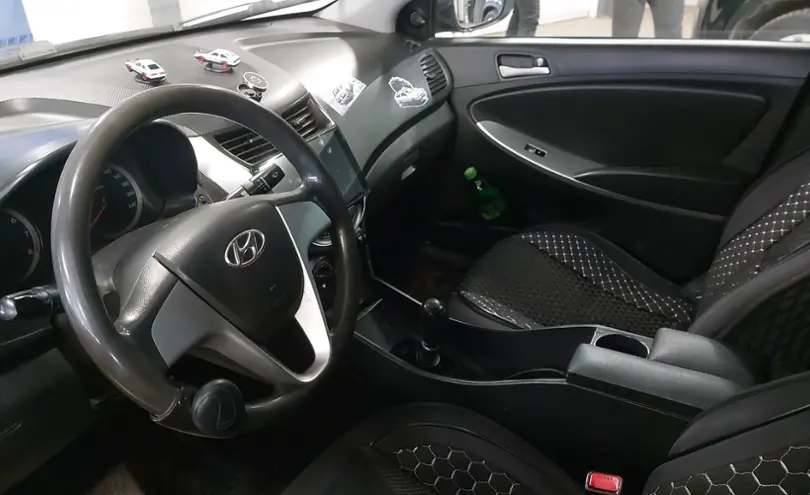 Hyundai Solaris 2014 года за 3 800 000 тг. в Астана фото 5