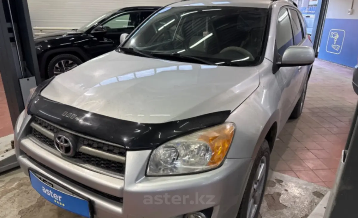 Toyota RAV4 2011 года за 8 000 000 тг. в Астана